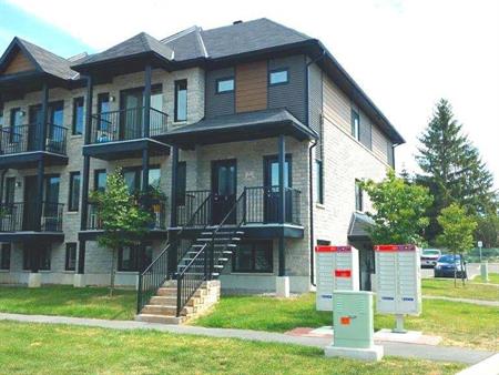 Unnamed Building (Hull) Spacieux 4 1/2