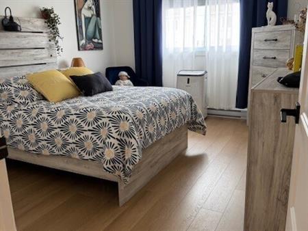 4 1/2 + Bureau, Très Grand, RÉNOVÉ