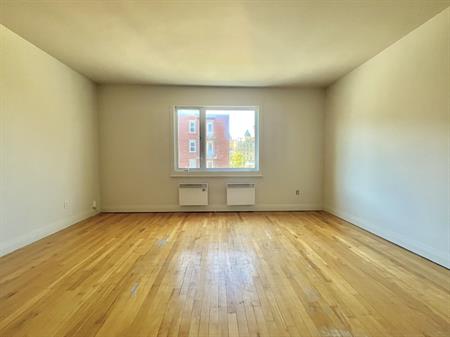 Appartement De 2 Chambres Spacieux à Mon