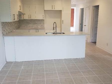 LOGEMENT 5 ½ À LOUER - TRÈS GRAND-APPARTEMENT - STYLE CONDO
