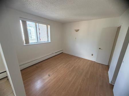 1 CH - 1 SDB - Québec - $899 /mo
