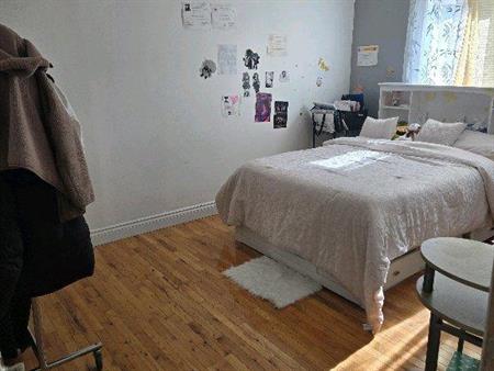 Grandes chambres à louer près de l'hôpital Maisonneuve-Rosemont