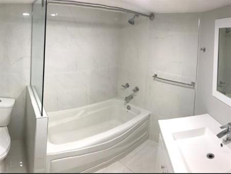 À Louer: 648a rue Chartrand, Terrebonne, électricité (chauffage) inclus $1,175/m