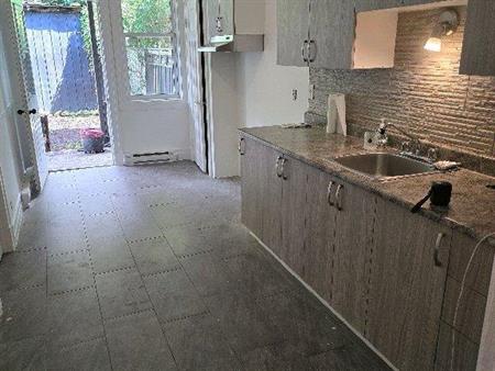 beau grand 5.5 cour privee,, renovee centre-ville st-jean-sur-richelieu