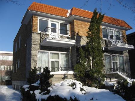 3 1/2 Accueillant dans triplex Ville Saint-Laurent