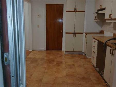 Appartement à louer - Vieux-Longueuil : 4 et demi, à l'étage