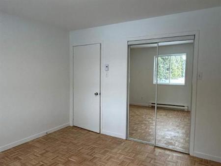 2 CH - 1 SDB - Saint-Charles-Borromée - $1,299 /mo