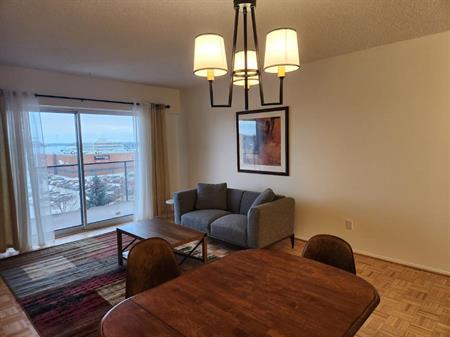 Spacieux condo 1 chambre meublé - Près de la Place Versailles et du métro Radisson