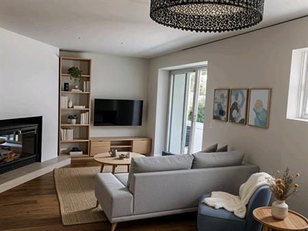 Grand 3 1/2, Rénové/Renovated, Ensoleillé/Sunny a Louer/For Rent