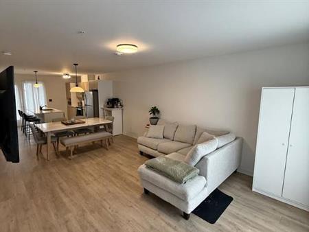 2 chambres à coucher - 2 salles de bains - Prix réduit