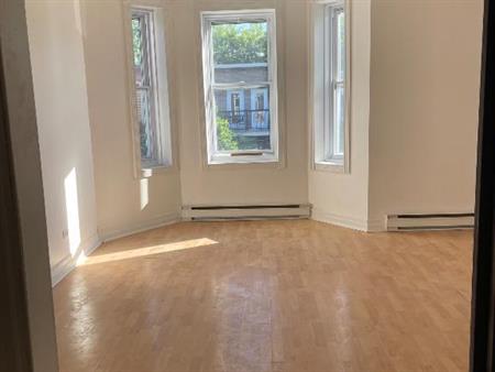 Grand 5 1/2 sur le plateau Mont Royal