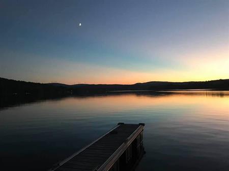 Le luxe du chalet, la liberté du camping — Clé en main au Lac William