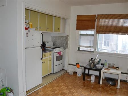 Côte-des-Neiges (C.D.N.), 3½ situé près de tous les services
