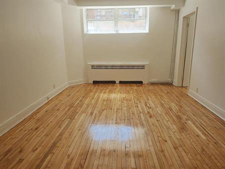 1 CH - 1 SDB - Montréal - $1,350 /mo
