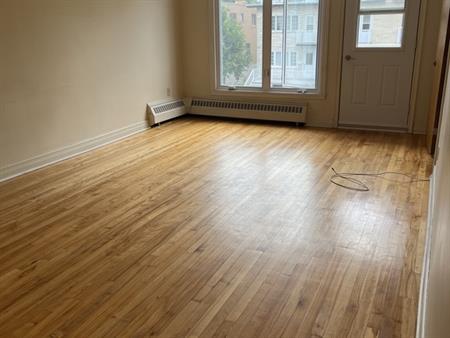 Grand 3 1/2 Chauffé Rénové Internet EV