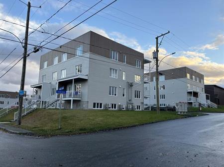 5 1/2 à Louer Juillet - Bromptonville