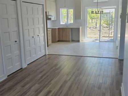 STE-CLOTILDE-DE-CHATEAUGUAY, LOGEMENT NEUF, 4 1/2 à louer