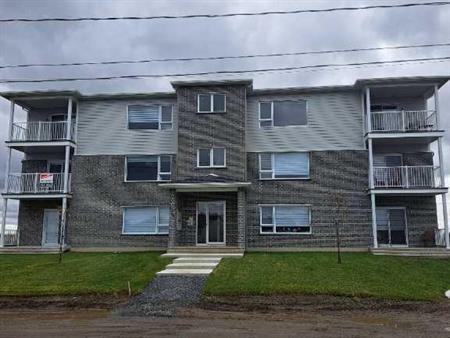 CONDO À LOUER