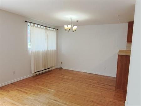 4½ Laval | Métro Concorde | Parking + Rangement | 1700$
