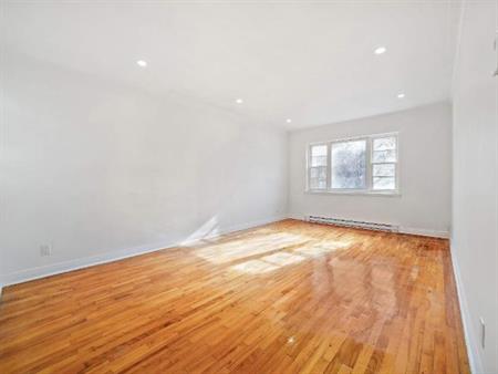 2 CH - 1 SDB - Montréal - $1,615 /mo