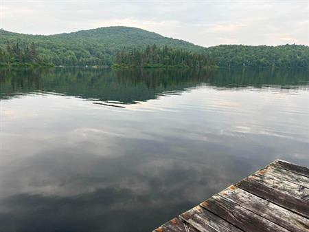 Chalet à louer de 3 chambres et 2 salles de bain avec accès au lac (location saisonnière)