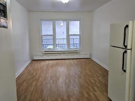1 CH - 1 SDB - Montréal - $1,045 /mo