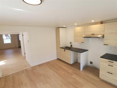 Semi-détaché Rénové 1590$ Valleyfield