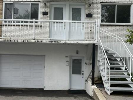 Aubaine: cour, garage,6 1/2 ,rez-de-chaussée, thermopompe
