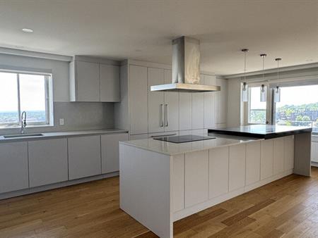 1 Bedroom - 3545 Chemin De La Côte-des-Neiges, Montréal