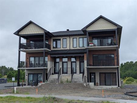 ** 1 MOIS GRATUIT ** GRAND 5½ LUXUEUX 2025 QUARTIER TRANQUILLE