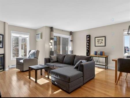 À louer /for rent 4 1/2 Disponible 1er juillet chomedey Laval