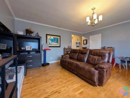 5.5 Apartment Available - A louer • For Rent