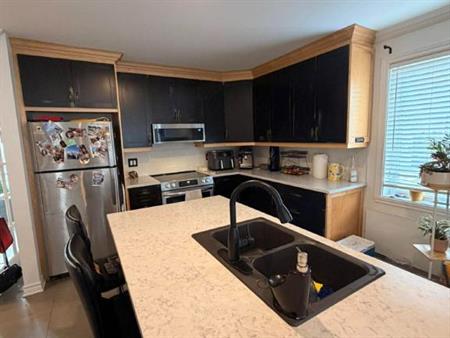 Logement sur 2 étages dans une maison à louer - Rénové en 2021