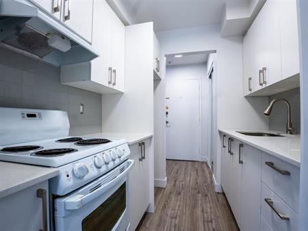 2 Beds 1 Bath - 7790 Avenue Trémolières, Anjou