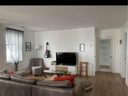 Grand 5 1/2 à Louer