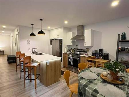 Grand 4/12 - Situé Au 984 Rue Lamarche