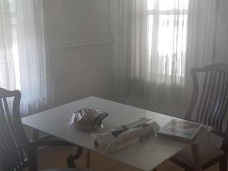 Chambre avec acces Cour et Cuisine RDC