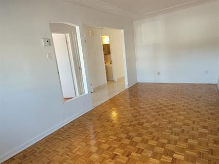 4 1/2 Rez-de-chaussé avec entrée indépendante (prop occupants)