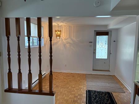 3 ½, 995 $/mois, Nouveau Rosemont, Demi-sous-sol rénové, Disponible le 1 Août 2026.