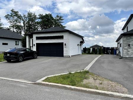 3½ tout inclus — Bas de duplex, entrée privée, stationnement, internet rapide — Saint-Jérôme — 1350$/mois