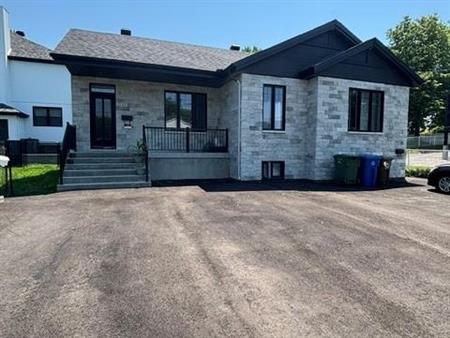 ✨🏡 Grand 4 1/2 - Haut de Duplex – Clé en main & semi-meublée 🏡✨