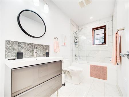 Haut d'un duplex (3 chambres) Ahuntsic