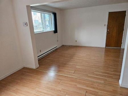 1 CH - 1 SDB - Windsor - $825 /mo