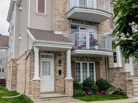Grand condo meublé – 4 1/2 à Mascouche disponible 1er juillet