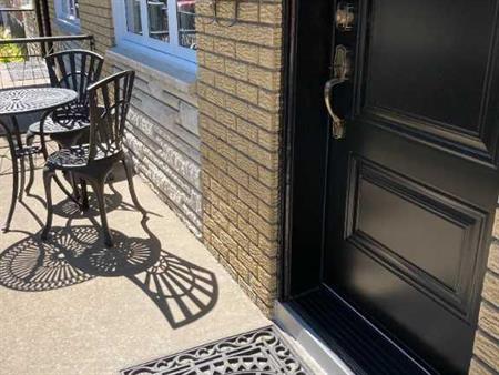 CHATEAUGUAY 5 1/2 HAUT DUPLEX BIEN SITUEE, PLANCHERS BOIS FRANC. 514-567-1848