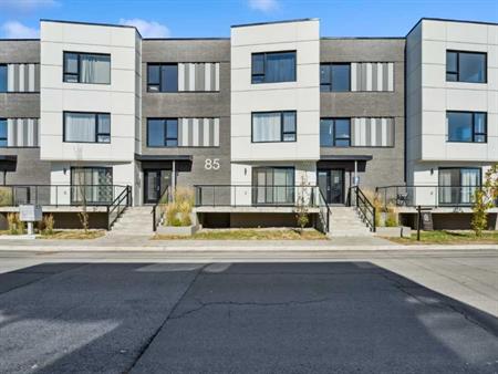 🏡 Grand 5 ½ Moderne à Saint-Rémi | 2 Stationnements Intérieurs | 1 Mois Gratuit