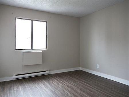 2 CH - 2 SDB - Longueuil - $1,855 /mo