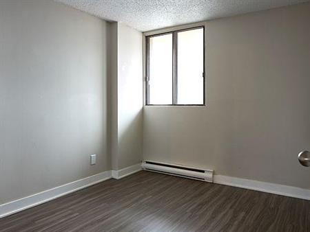 2 CH - 2 SDB - Longueuil - $1,855 /mo