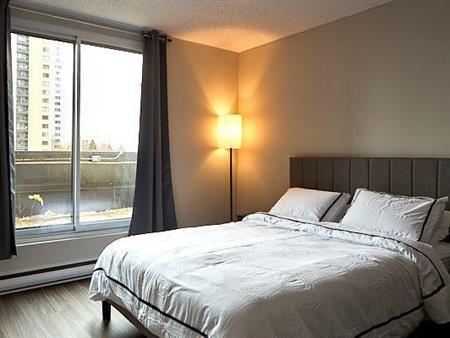 3 CH - 2 SDB - Longueuil - $2,095 /mo