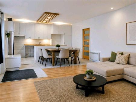 📍 Beauport – Grand 3½ style loft sur 2 étages. Libre. 1 mois gratuit 🎁 Internet inclus.